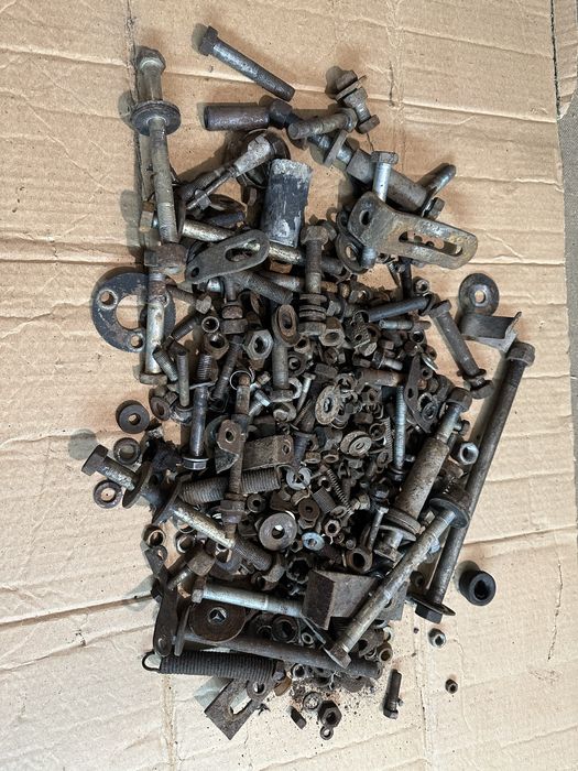 Болти гайки шайби на вагу по 40 грн за 1 кг від автомобіля ВАЗ ГАЗ БМВ