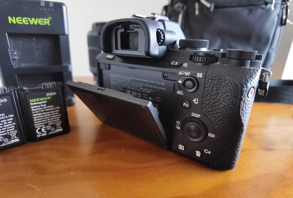 Sony A7 II + Lente FE 28-70mm + 3 Baterias e Carregador Duplo