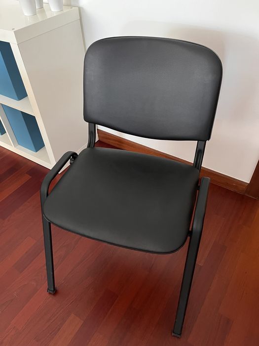 Cadeiras multiuso em pele (4 pés)