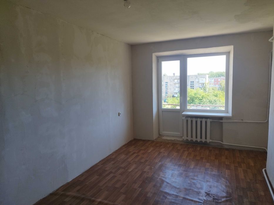 Продаж трьохкімнатної квартири в м.Гнівань з індивідуальним опаленням.