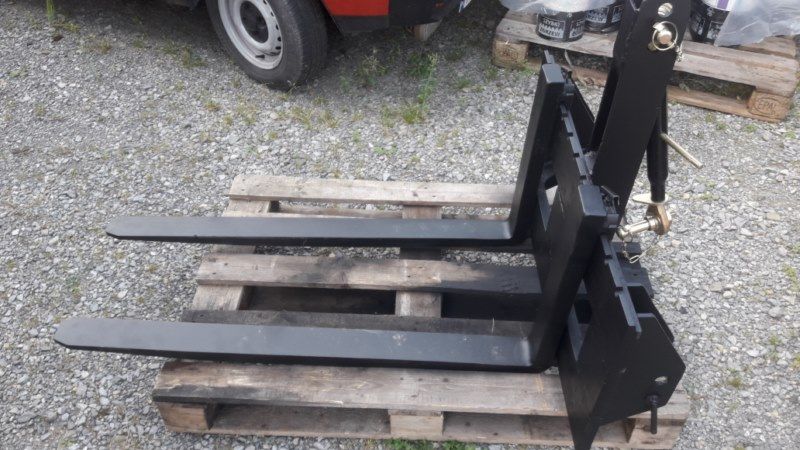 Paleciak do ciągnika widły do palet skrzyniopalet podnośnik TUZ KARETA