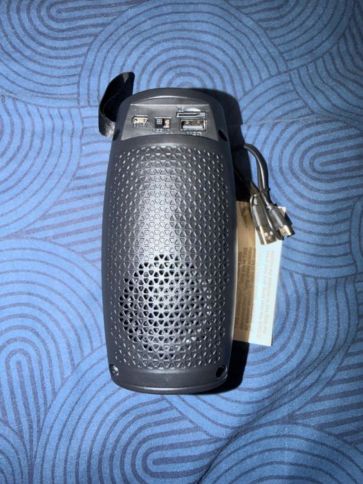 Coluna Bluetooth Portátil com LED e Rádio FM – Nova na caixa