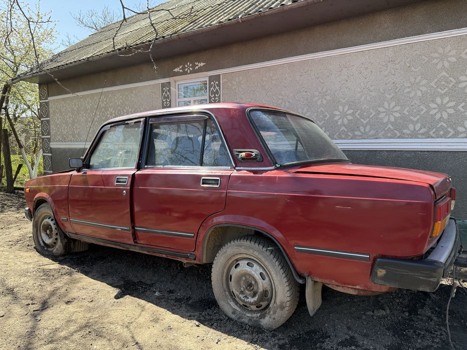 Продам ваз 2105 (не на ходу)