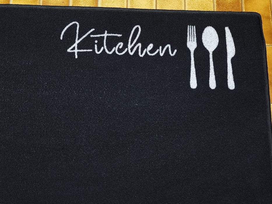 Tapete preto de cozinha