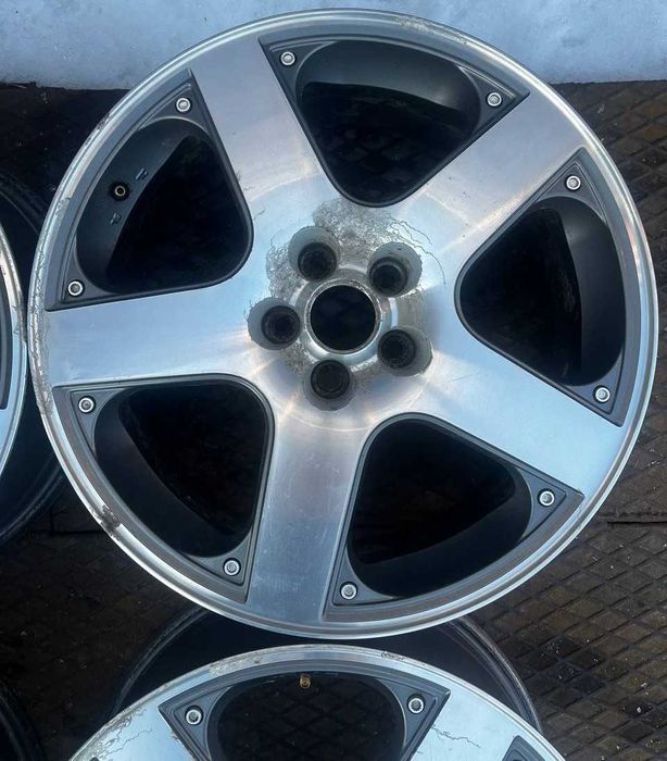 Felgi aluminiowe volkswagen R17 Santa Monica golf iv gti 5x100