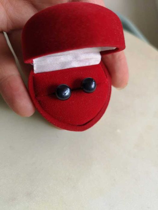 kolczyki z czarną perłą