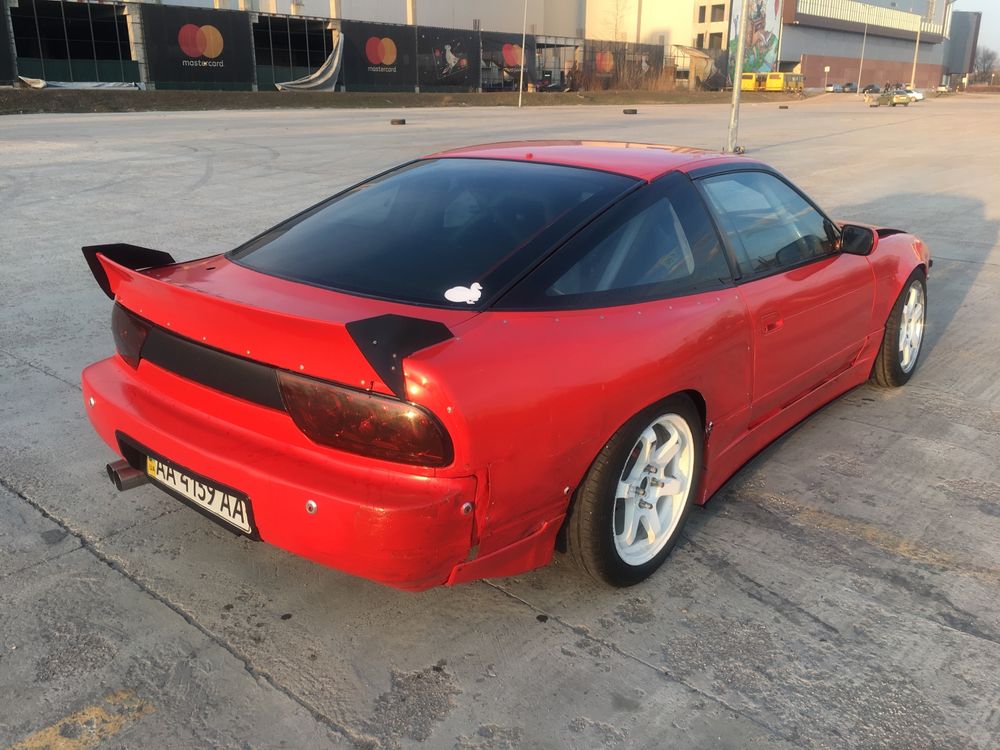 Ниссан 240sx с открытыми фарами