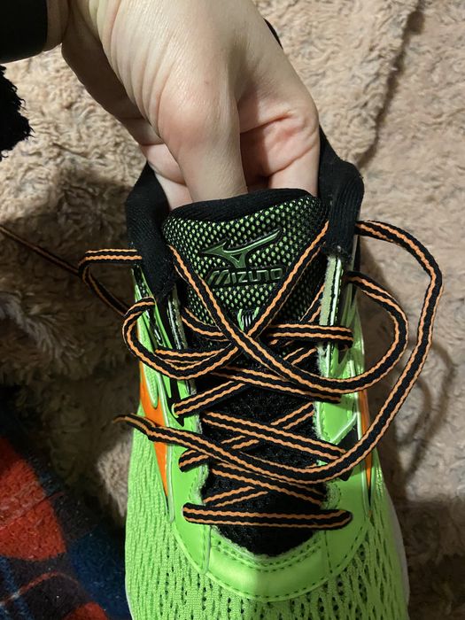 Продаю беговые кроссовки Mizuno