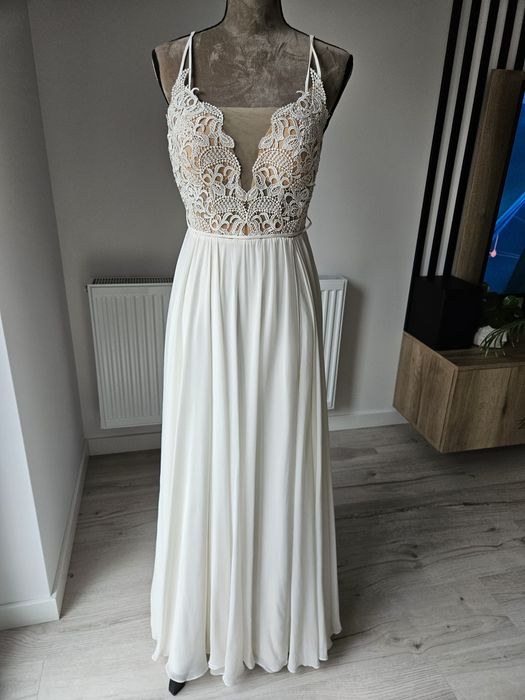 Zwiewna suknia ślubna