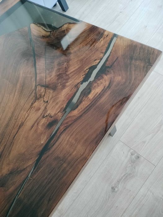Stolik ława z drewna i żywicy
