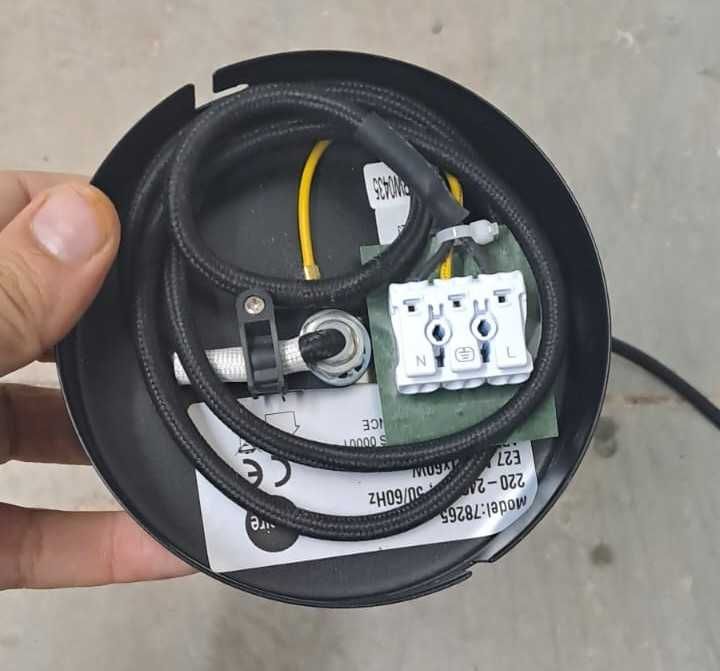 Candeeiro de teto suspenso PRETO com lâmpada de LED incluida