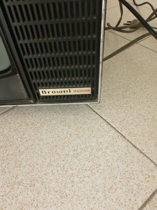 Televisão antiga