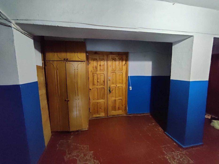 Продається кімната в гуртожитку.