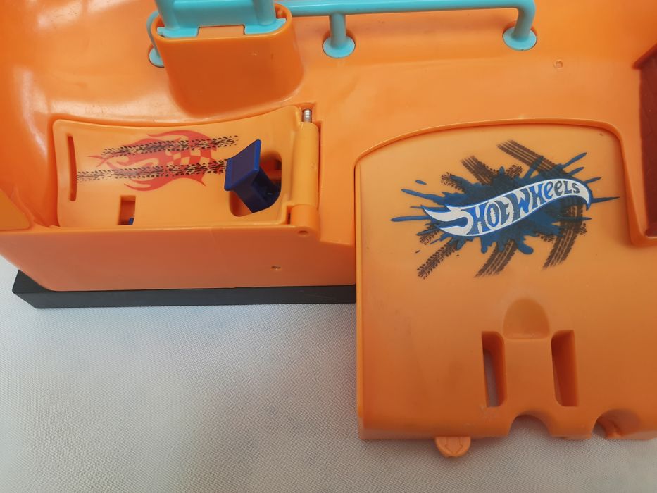 Ігровий набір hot wheels трек "трюки в місті"