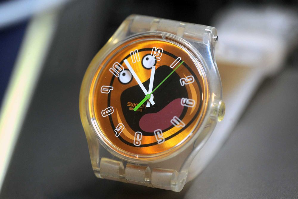 Swatch Jelly in Jelly 108 AG – Ícone de Transparência & Design Vintage