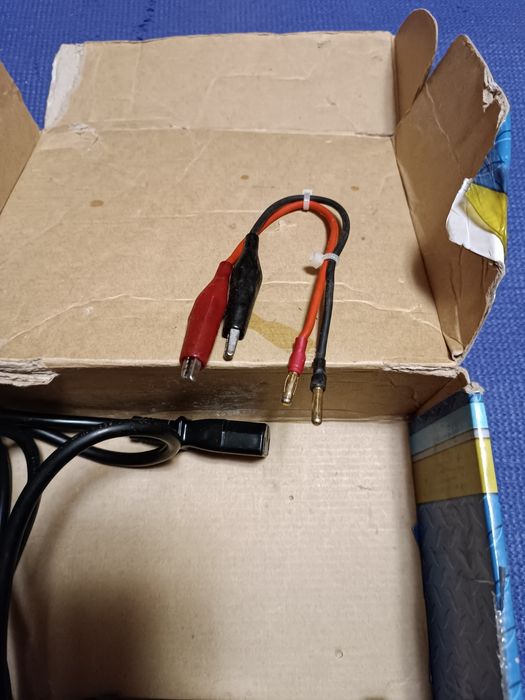 Зарядное устройство LRP Jet-Pro Charger от 220V или от 12V.