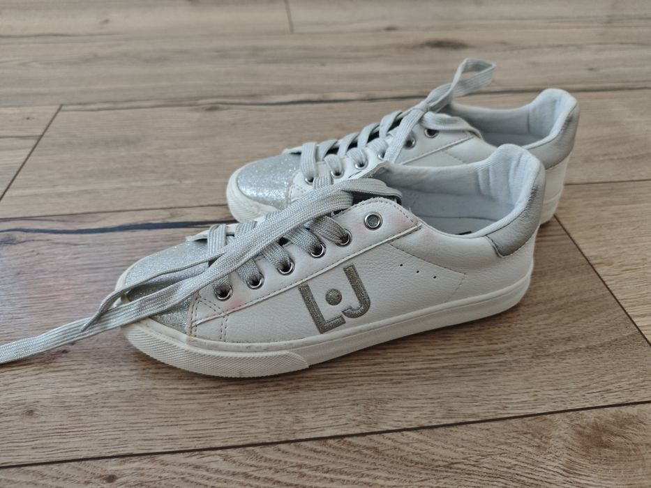 Białe tenisówki r.35