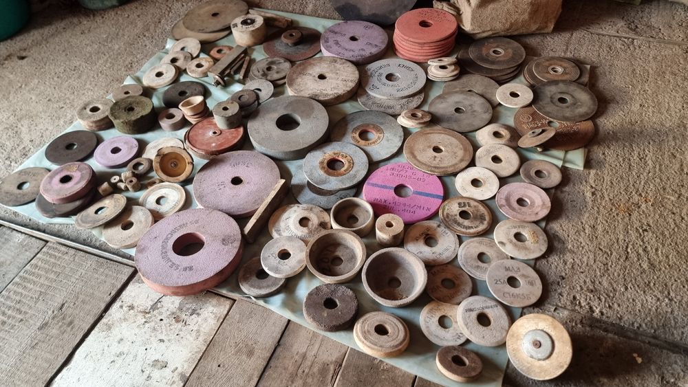 Круги ,відрізні, зачисні, шліфувальні, пильні ,вулканітові