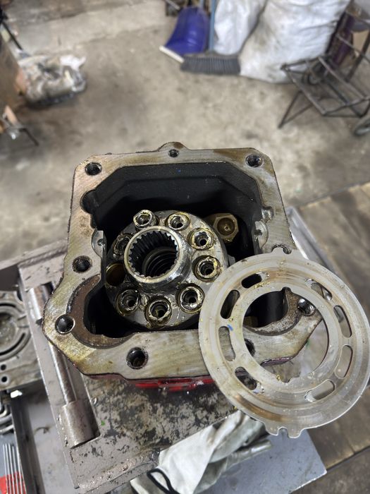 Ремонт ГСТ (Гідростатика) John Deere/Case