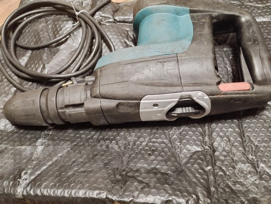 Перф Makita HR4001C