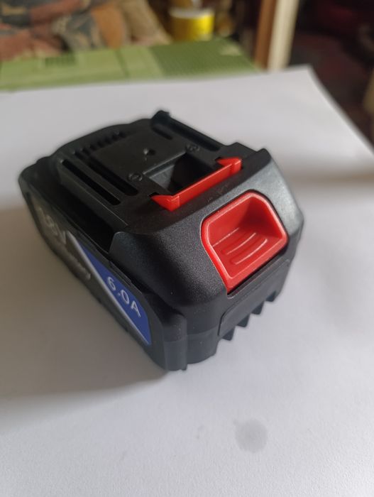 Акомулятор для шуроповерта