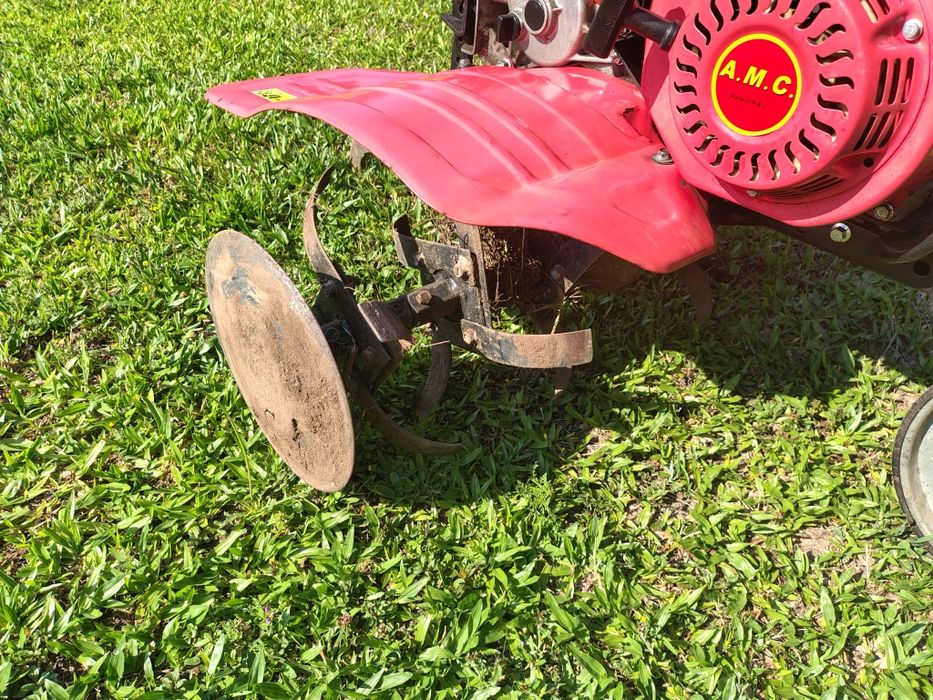 Motoenxada em bom estado