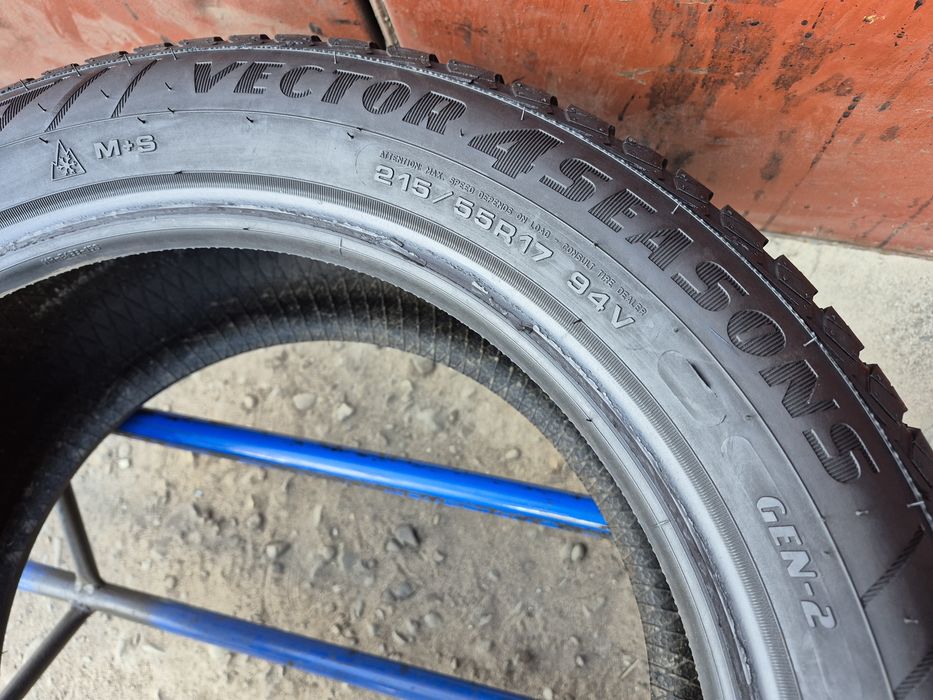 215/55/17 R17 GoodYear Vector4Seasons 2шт ціна за 1шт шини