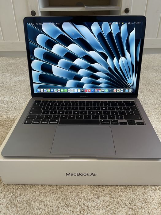 MacBook Air M1 2020 | 8GB / 256GB SSD | Gwiezdna Szarość | Komplet z pudełkiem