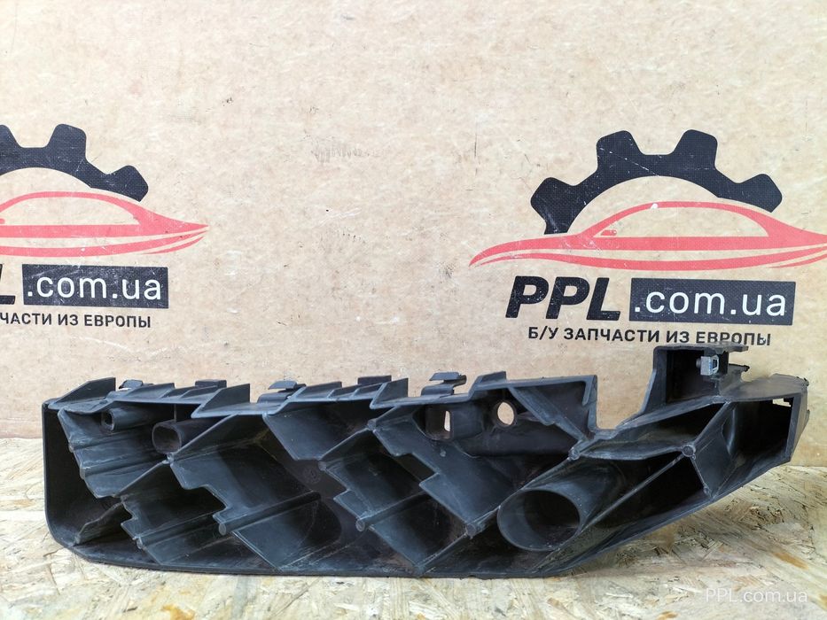 Jeep Grand Cherokee WK2 13-16 Кронштейн фары левый крепление M163365