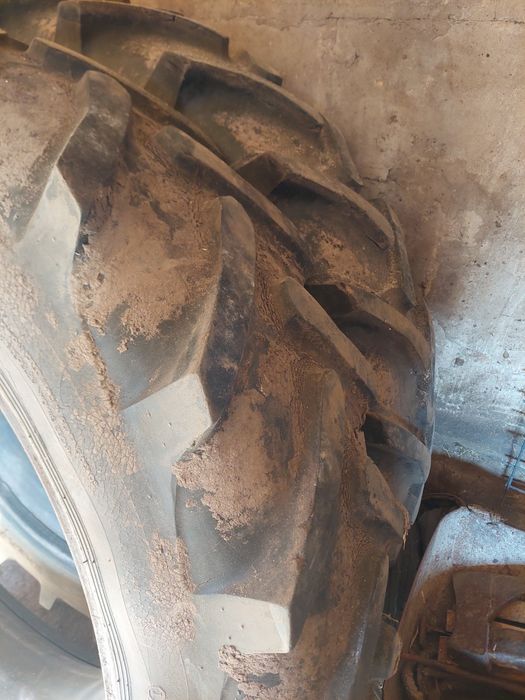 Opony 13.6r38  2 sztuki