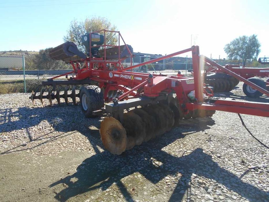 Grade Razol de 32 discos com rolo e semeador