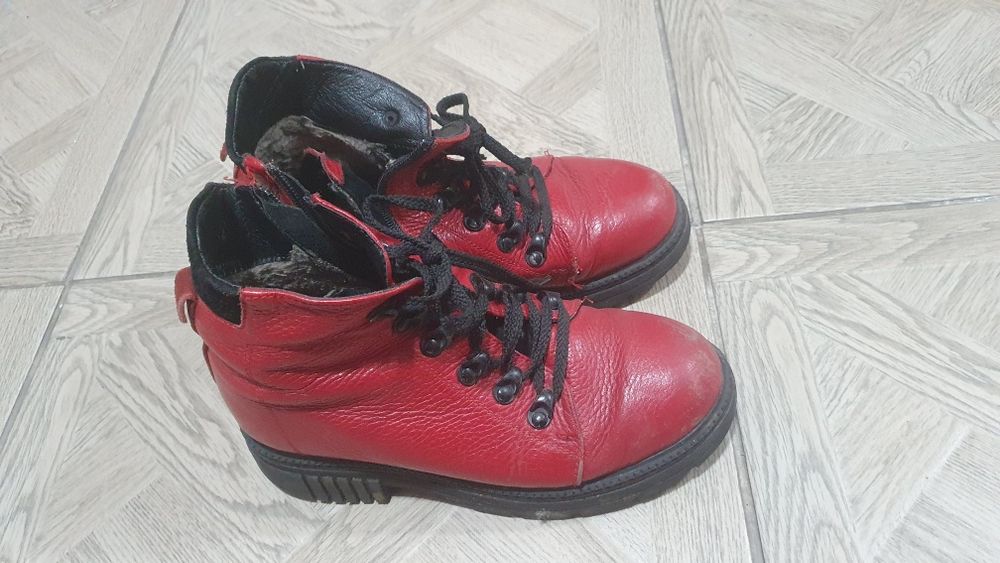 Взуття для дівчинки 36 розмір,зимове