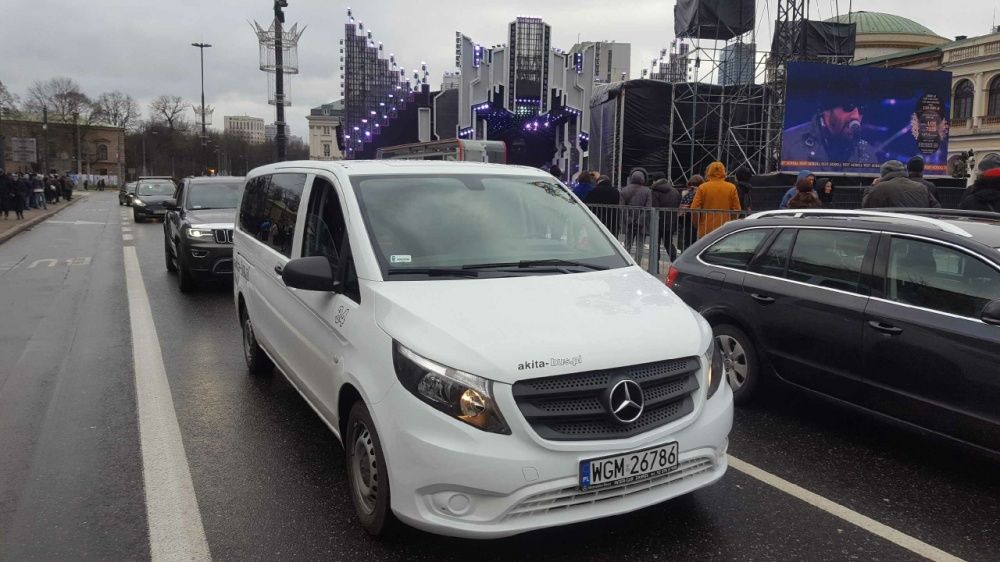 Wynajem busa, z kierowca lub bez