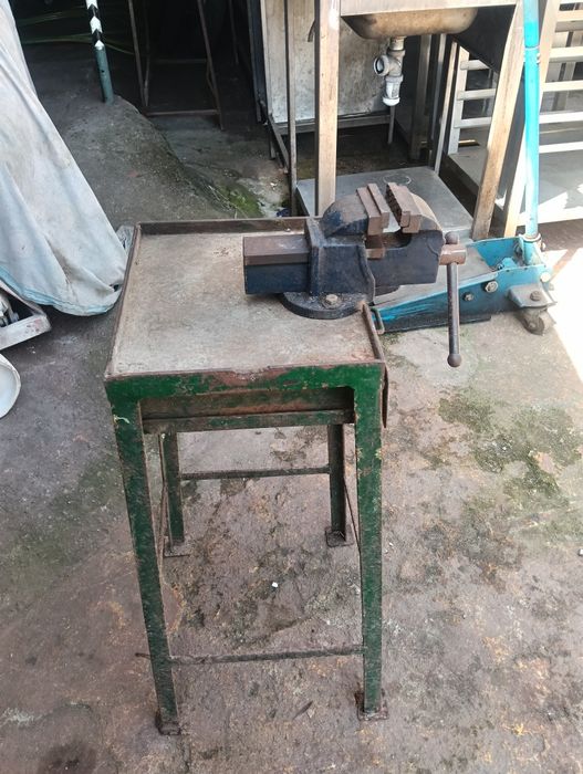 Bancada pequena com torno