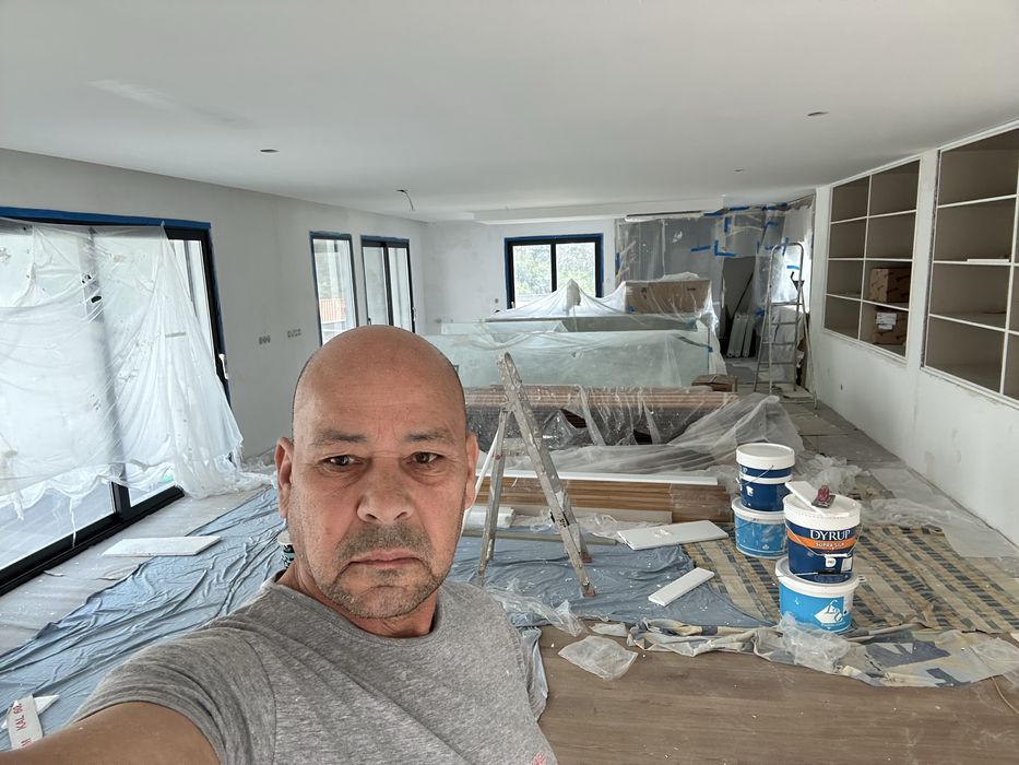 Faco trabalhos de trolha e pintura