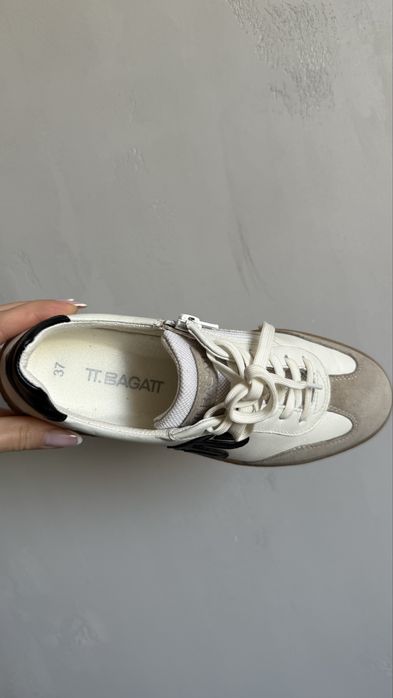 Кросіаки бренду bagatt