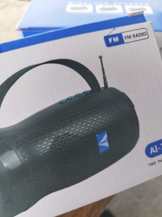 Latarka solarna, radio , głośnik Bluetooth