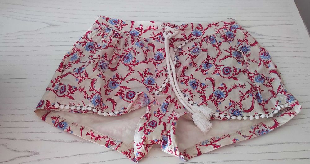 Calções às flores