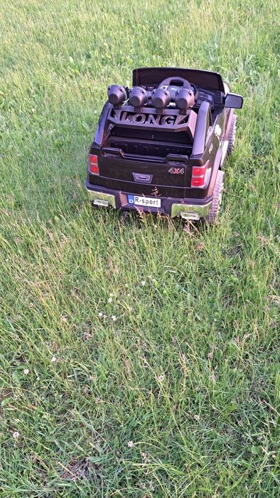 Samochodzik elektryczny dziiecinny.