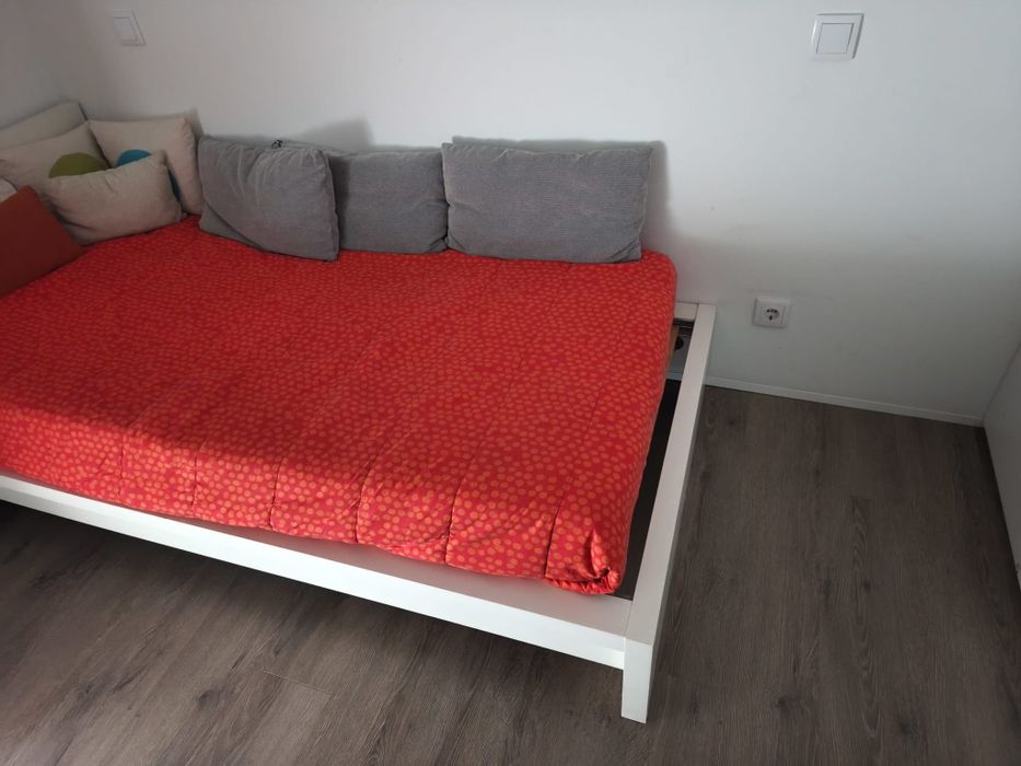 Cama de solteiro com colchão – pouco usada