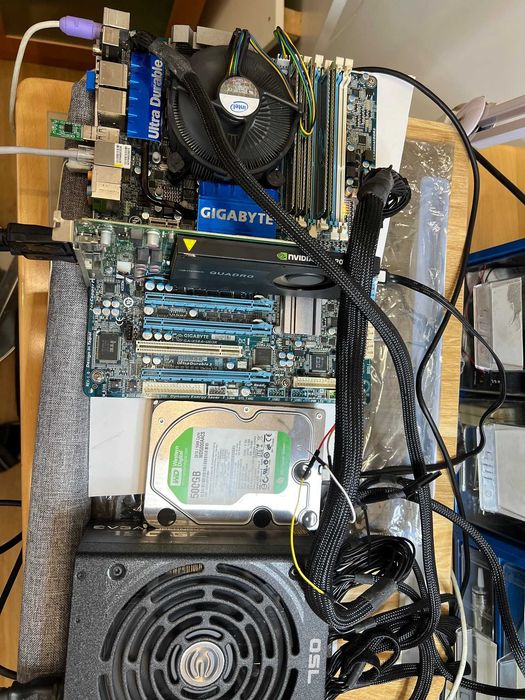 CPU i7920 + Motherboard - Socket 1366 - GA-X58A-UD3R (rev. 2.0)