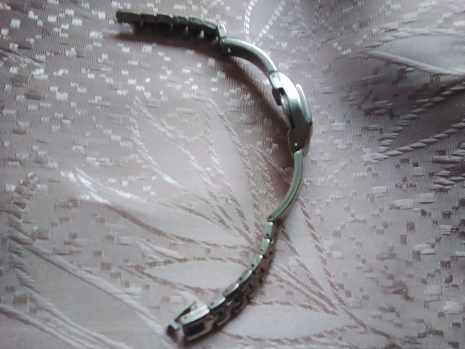 Часы   кварцевые.  . ELITE    и  ..  IK .