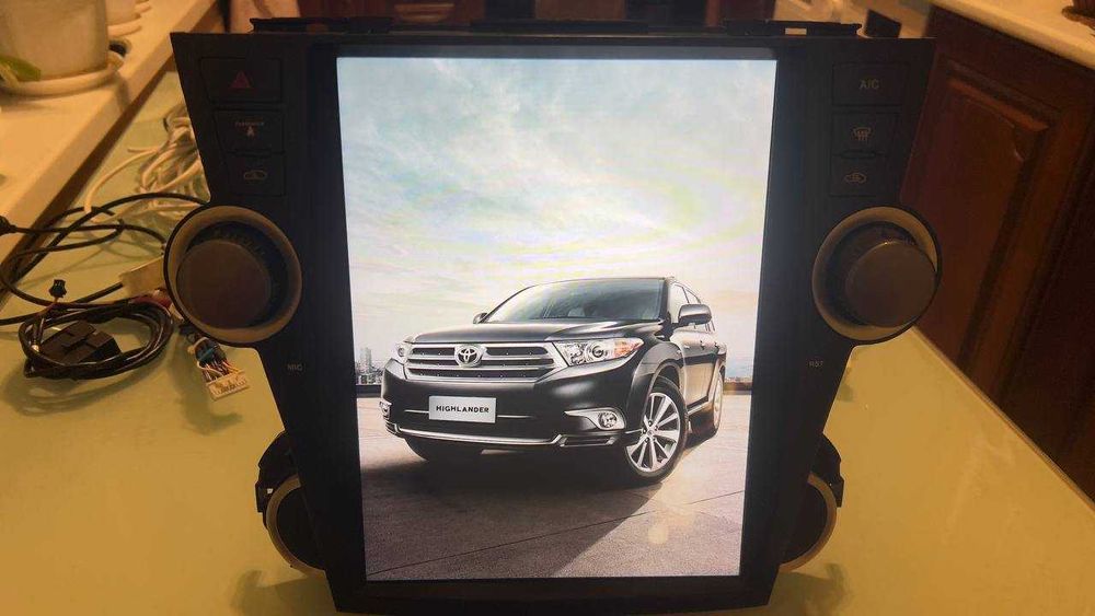 Штатна магнітола Toyota Highlender