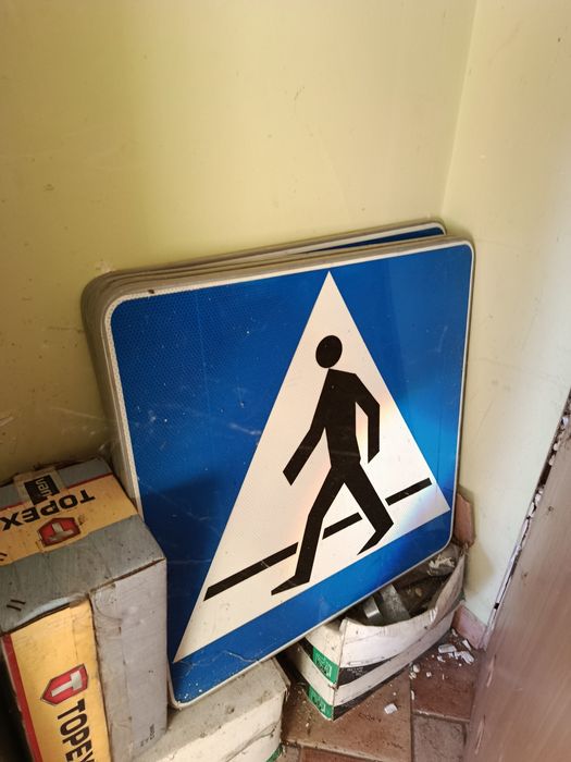 Znak drogowy przejście dla pieszych odblaskowy