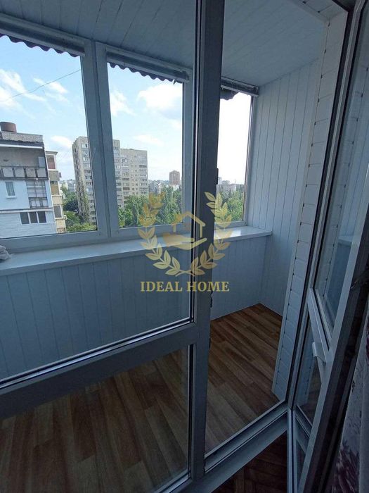 Продається 4-кімнатна квартира у Дніпровському р-ні(метро Лівобережна)