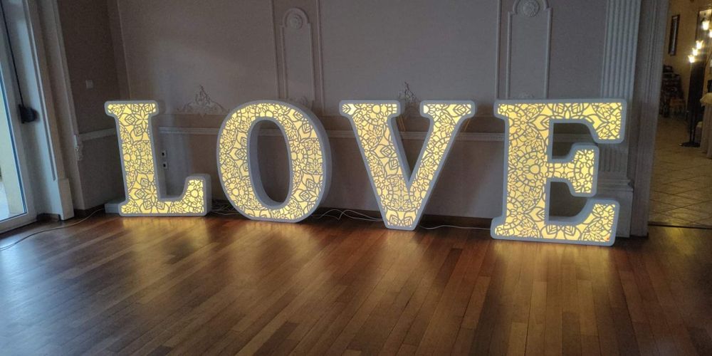 Napis Love ażurowy 120cm