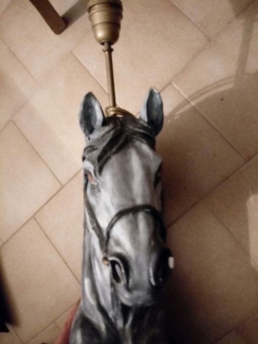 Cavalo candeeiro estátua