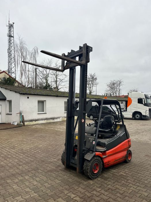 LINDE E25 / udźwig 2500 kg / wózek widłowy / elektryczny / z Niemiec