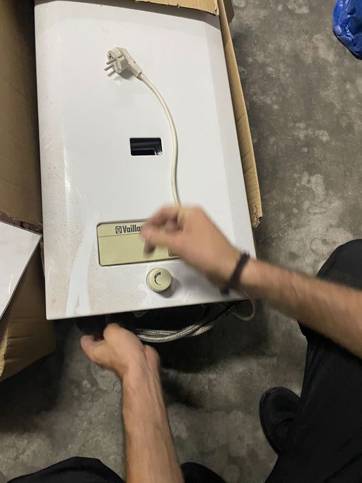 Esquentador Vaillant a gás de botija com isqueiro elétrico