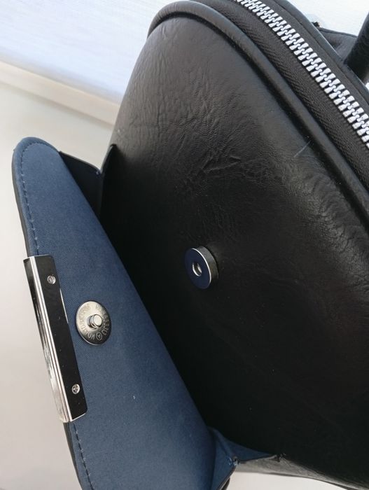 Жіноча сумка-рюкзак  (чорна), дешеві гаманці!